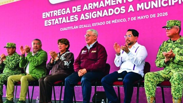 Delfina Gómez entrega armas y recursos a municipios para seguridad