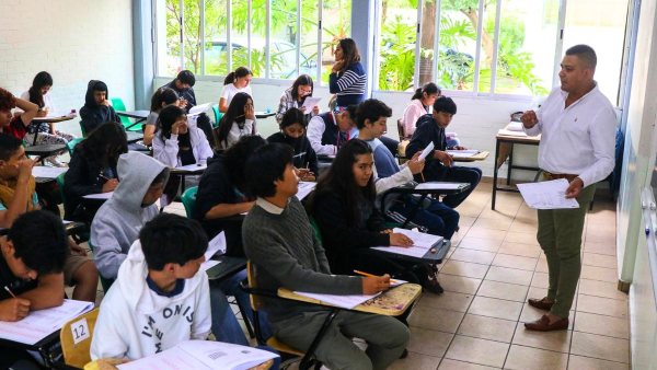 CNDH solicita revisión del calendario escolar 2025-2026 por riesgos a menores